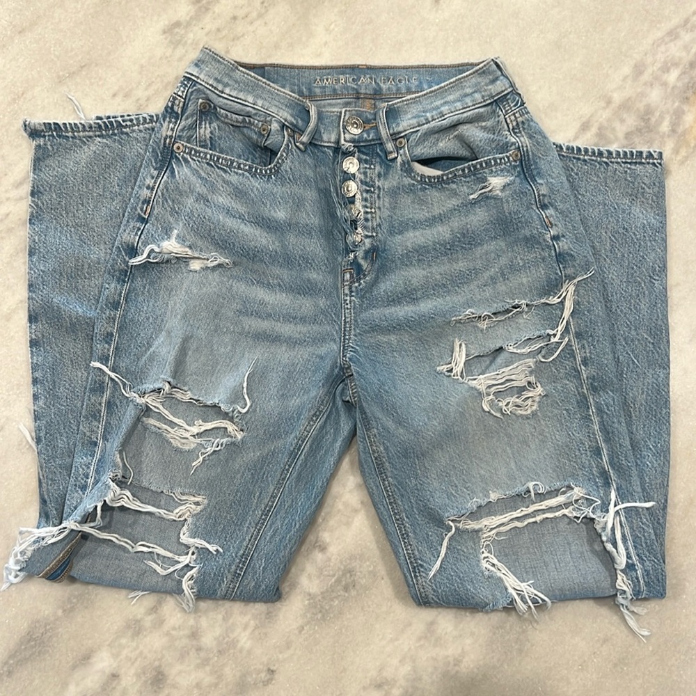 American eagle size 2 long, ‘90s boyfriend jean!! ✨